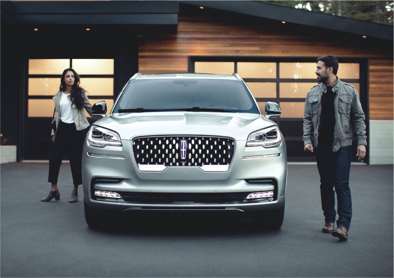 The sparkling grille of the 2023 Lincoln Aviator® Grand Touring model | Cogswell Lincoln in Russellville AR