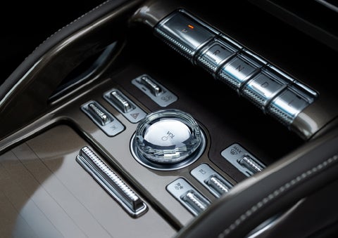 A crystal-inspired volume knob is shown in the center floor console of a 2024 Lincoln Nautilus® SUV. | Cogswell Lincoln in Russellville AR